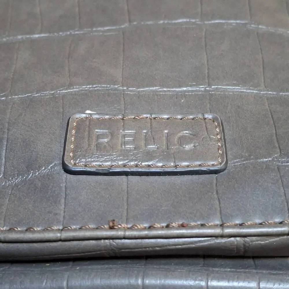 Chic Gray Croc-Embossed Relic Crossbody Bag – Adjustable Strap, Multiple Pockets